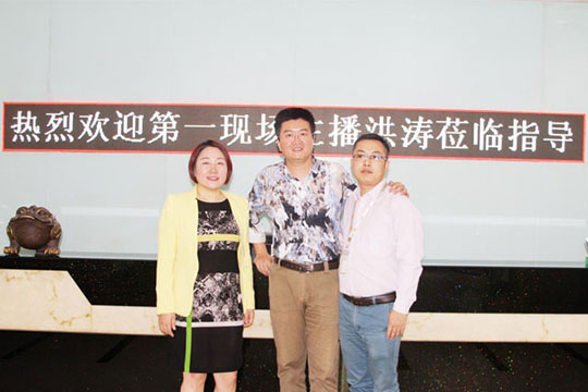 深圳“1时间”主持人洪涛喊你一起来参观333体育