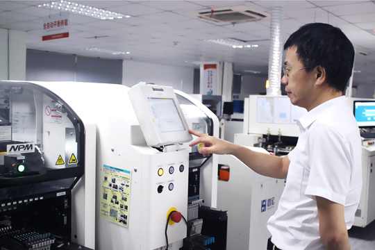 宝安日报报道：333体育公司顾伟 三十载初心不改 深耕LED显示屏研发