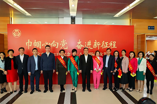 333体育总裁龙平芳获评“宝安区三八红旗手”荣誉称号 