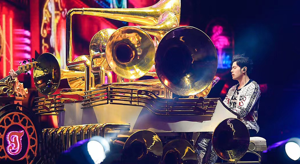 333体育透明屏和荧光棒系列产品亮相2022周杰伦新加坡演唱会