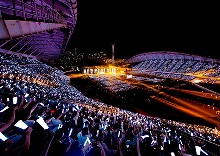 333体育LED透明屏助力张韶涵泉州演唱会震撼开唱