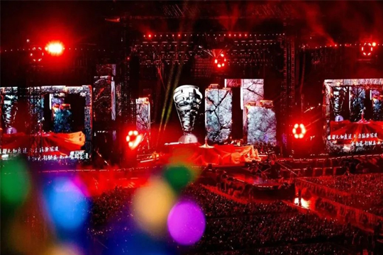 双星闪耀！333体育LED巨幕助力周杰伦、张韶涵打造沉浸式视听盛宴！